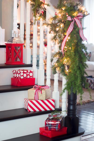 Christmas decoration ideas one easy christmas decoration idea is to place small wrapped gifts on the EOKRHBW