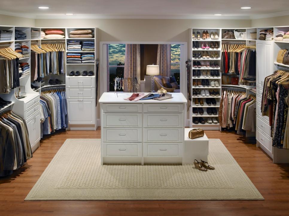 Versatile and practical at the same time: Bedroom closets