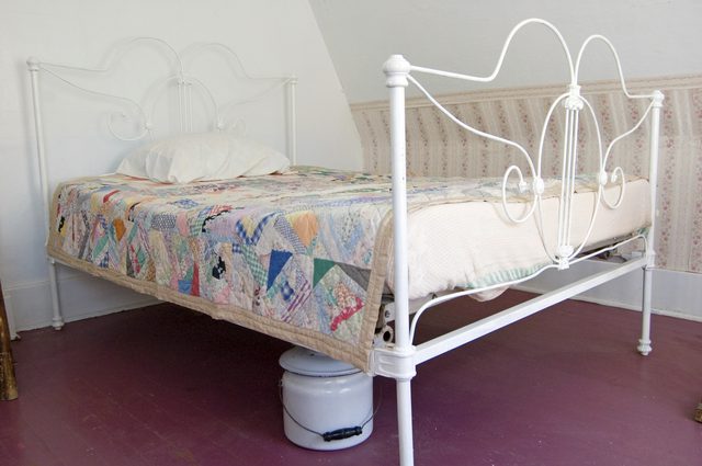 Metal beds in excess length how to restore antique iron beds | hunker QJLBUBY
