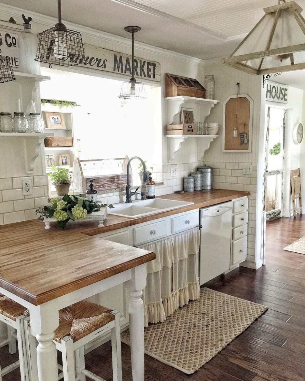 50 elegant farmhouse kitchen decor ideas (29)