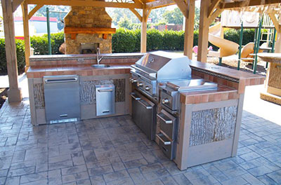 Complete Chimneys recognizes that fashioning the outdoor kitchen and  fireplace of your daydreams is substantial to each family. Since few outdoor  areas are