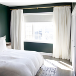 Curtains around the bed – between function and design