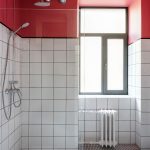 How to decorate a small bathroom and still save space