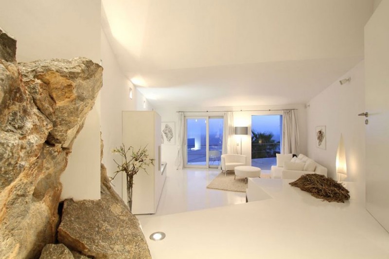Luxurious house with beautiful views and white rooms in Cala Marmacen