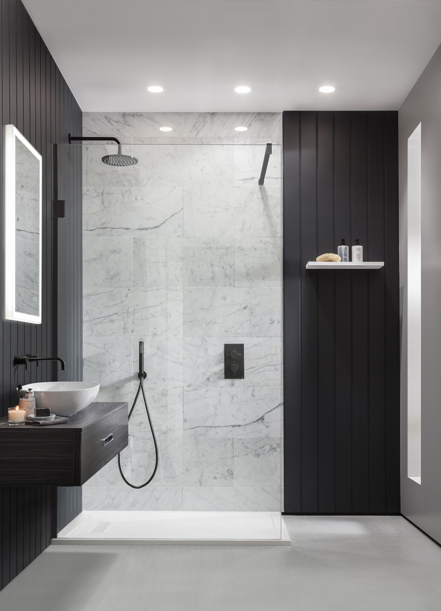 Take a look at these black bathroom interiors