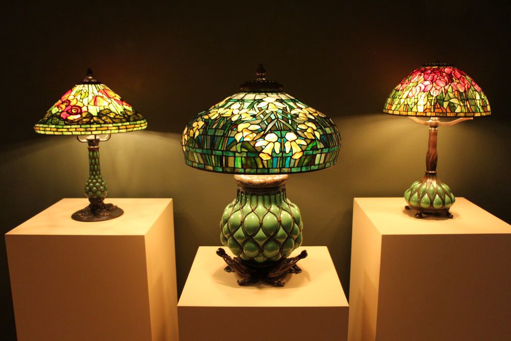 Decoration with glass lamps