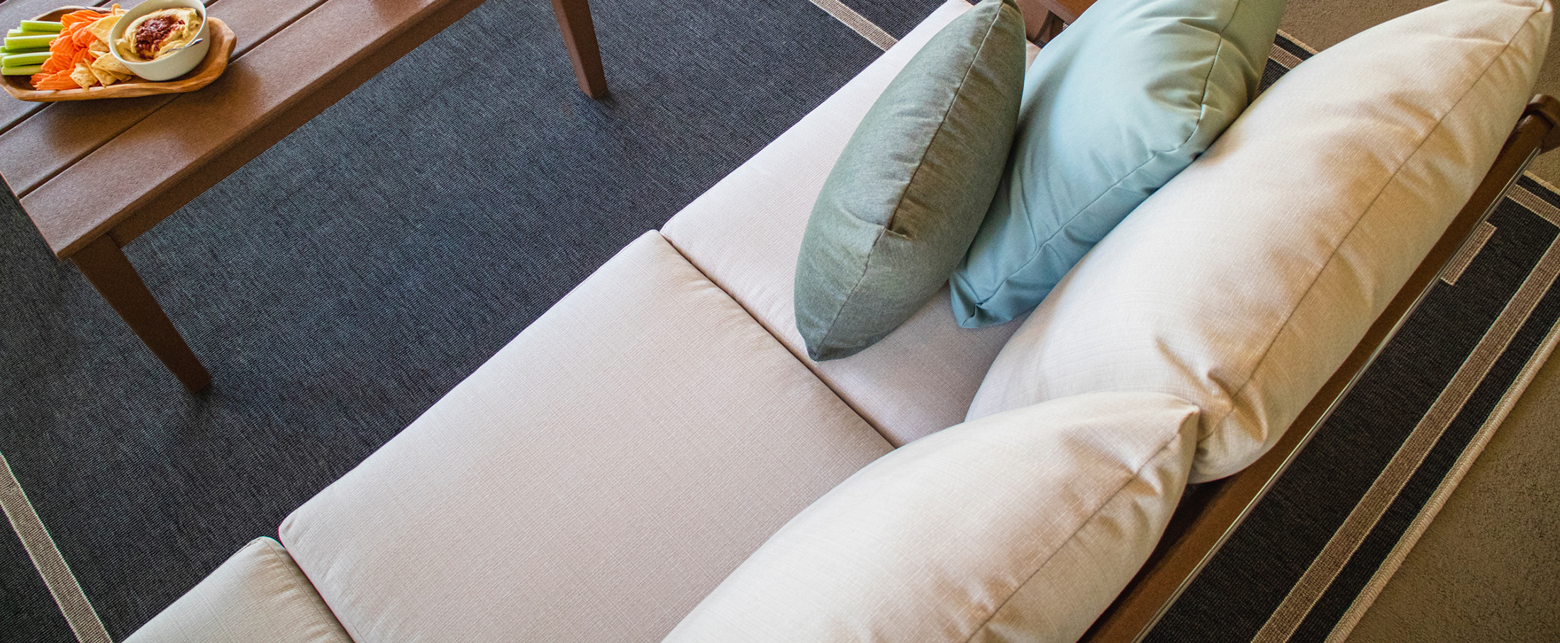 Tips on choosing the best fabric for your garden chair cushions