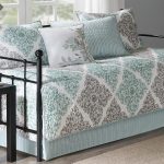 You can get any type of daybed bedding you like