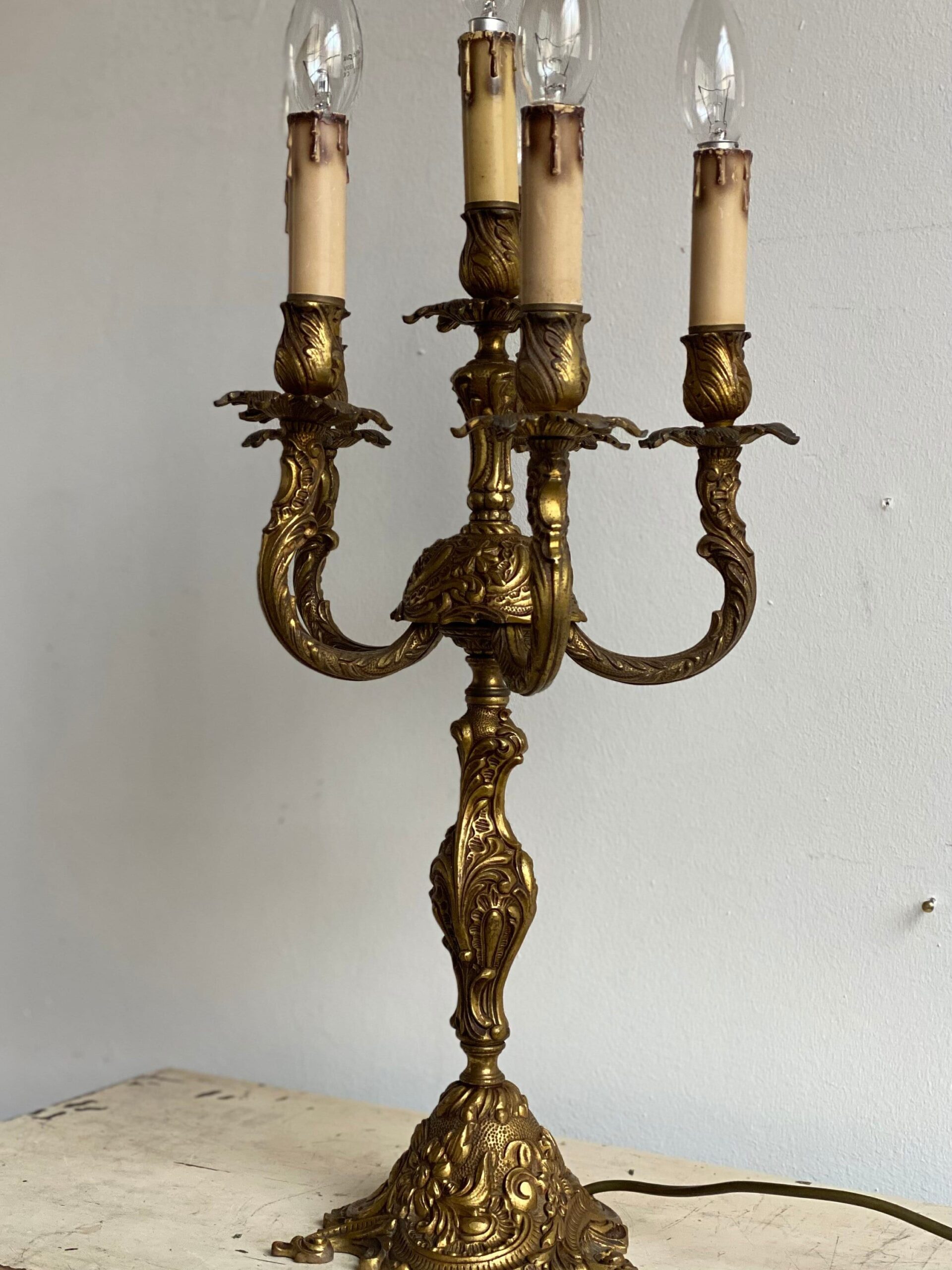 Victorian table lamps Elegant Lighting Fixtures from the Victorian Era