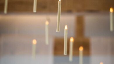 3 candles hanging