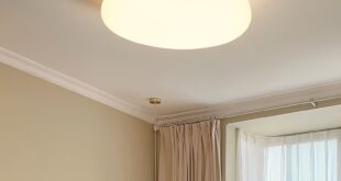 A 3 bright white ceiling lamp