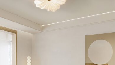 A 3 bright white ceiling lamp