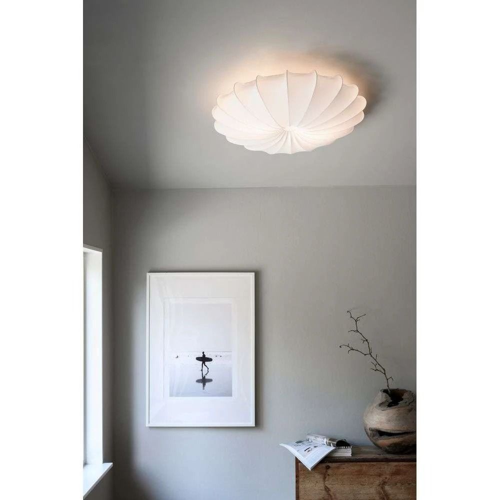 A 3 bright white ceiling lamp