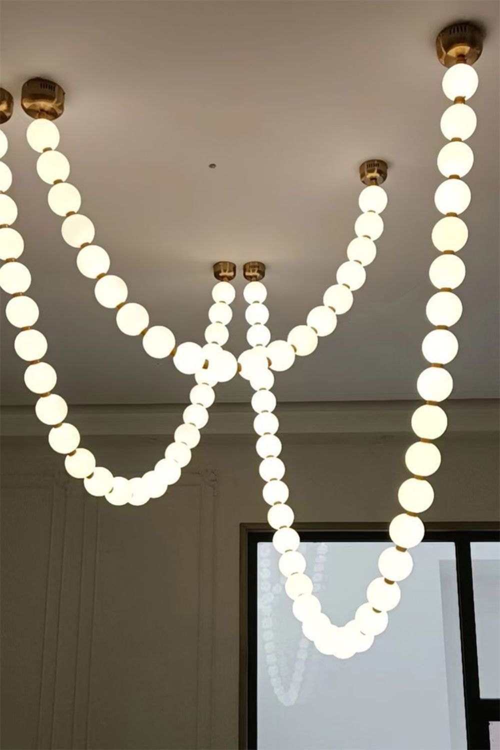 Acrylic chandelier ideas for a modern and elegant space