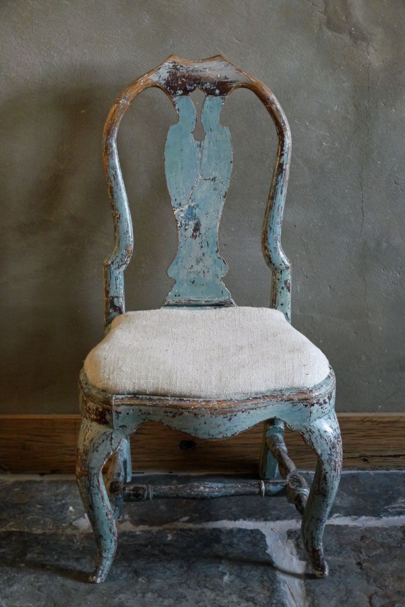 Antique Chairs: A Look at Timeless Elegance and History