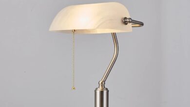 Battery-powered table lamps