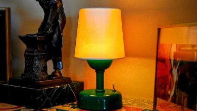 Battery-powered table lamps