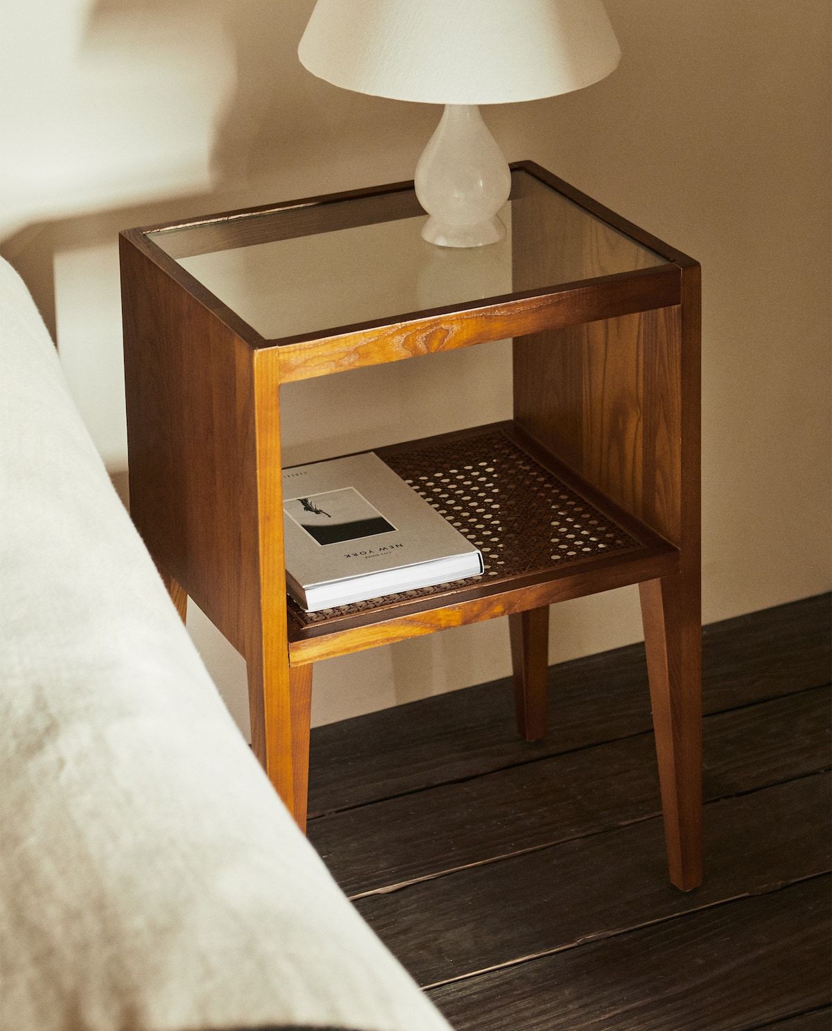 Bedroom Side Tables: Important Accessories for Your Bedroom