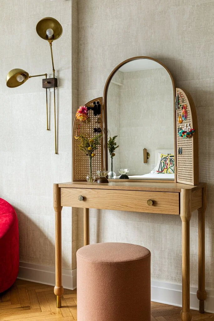 Bedroom Vanity Tips for Creating a Glamorous Space