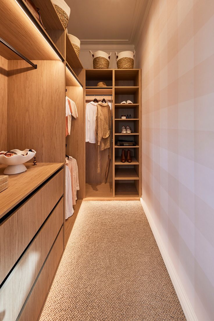 Bedroom closets storage solutions for small spaces