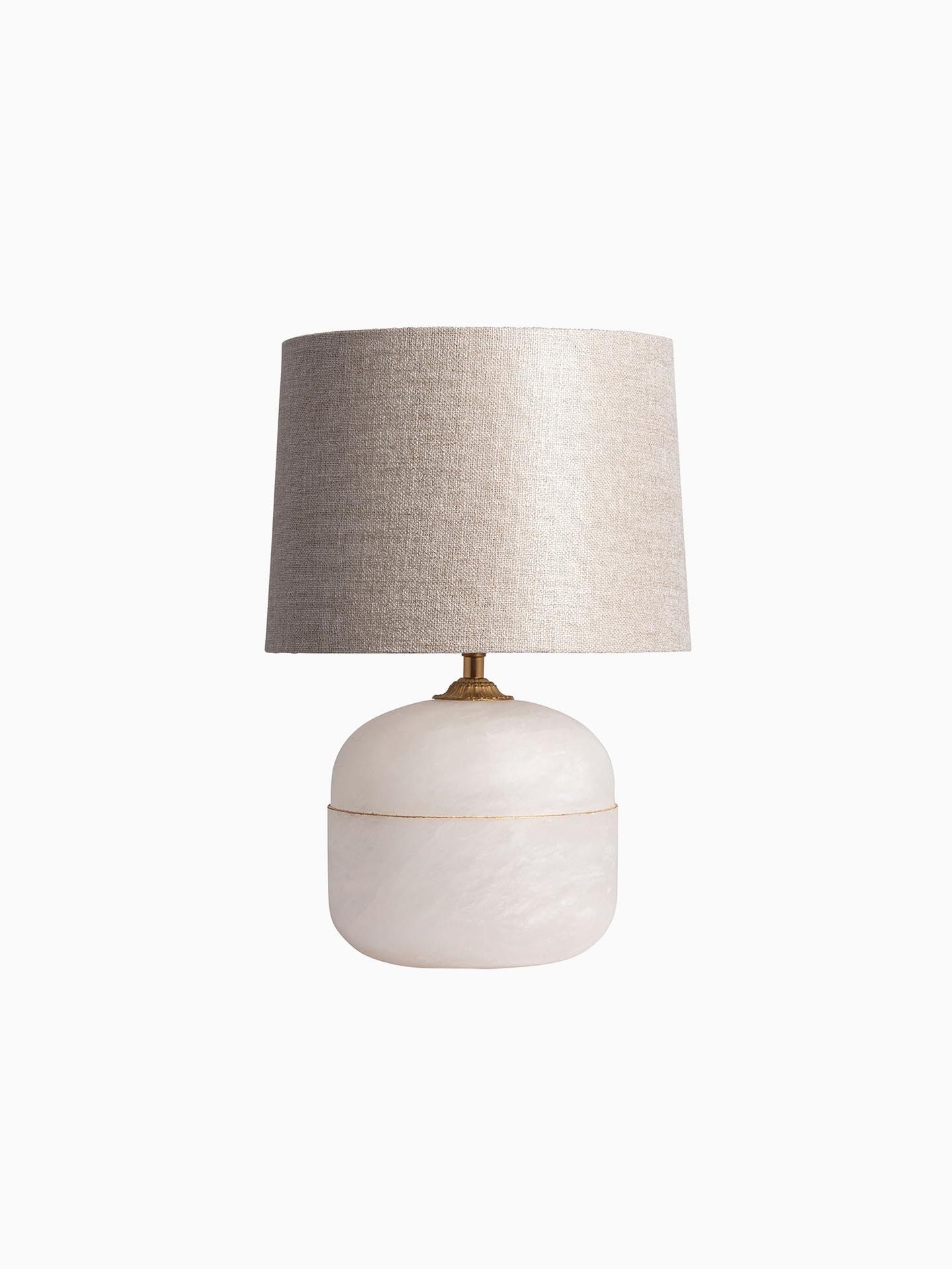 Bedside lamp in gold leaf energizes modern bedroom décor