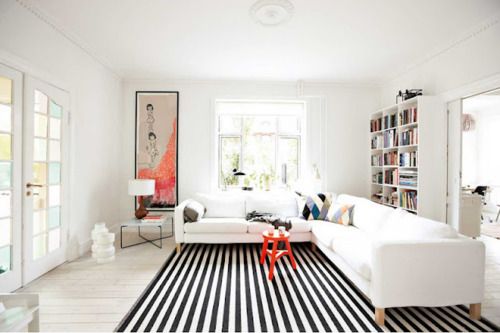 Black And White Striped Rug Adds Modern Elegance to Any Room