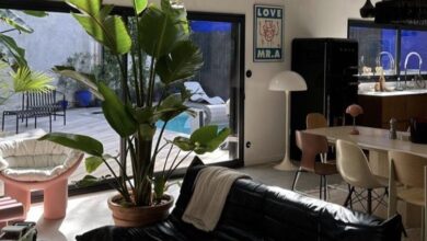 Black Leather Sofas