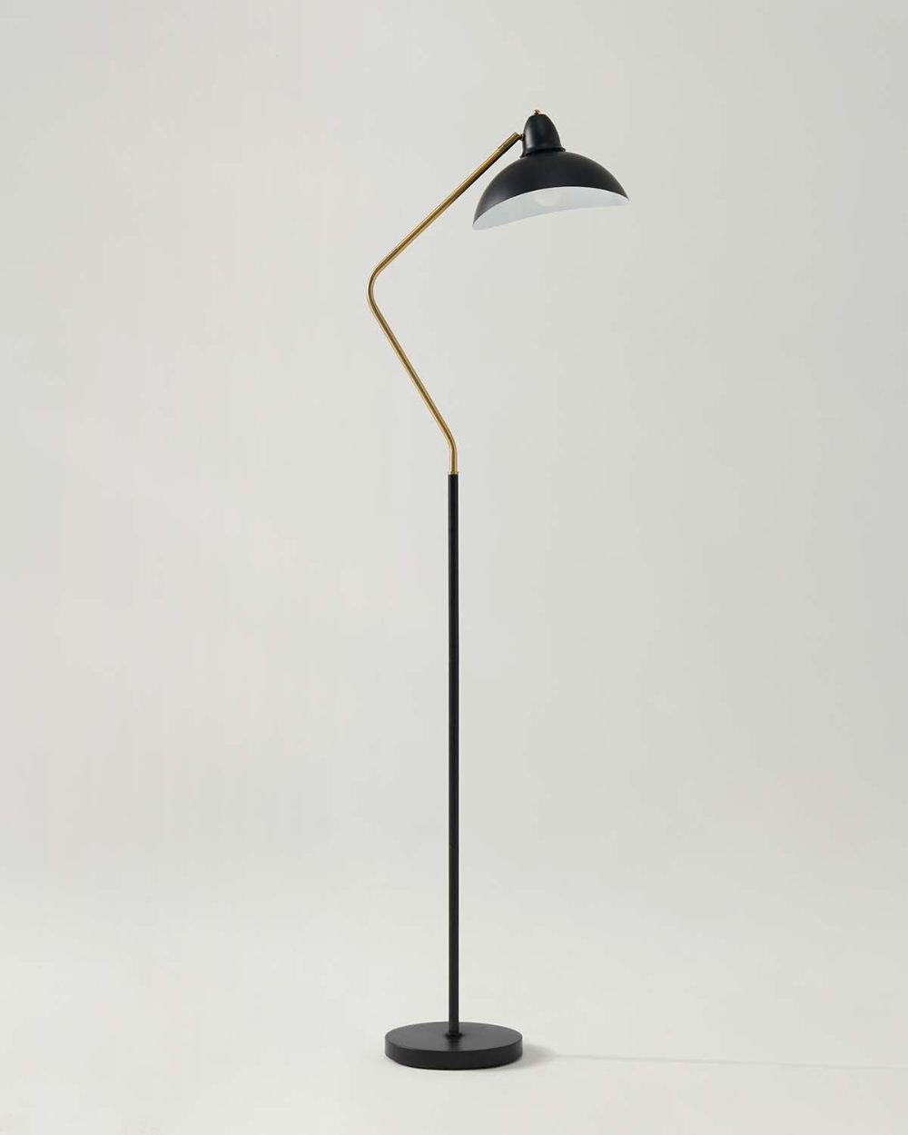 Black floor lamp: How to Choose the Perfect Style for Your Space