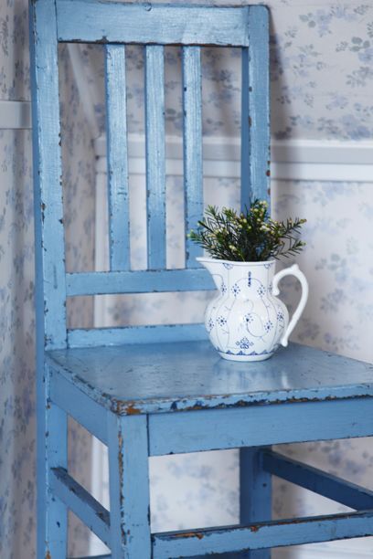 Blue And White Chair: A Timeless and Elegant Addition to Any Space