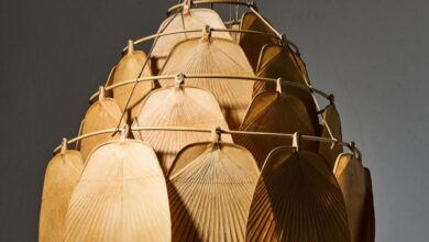 Ceiling light screens