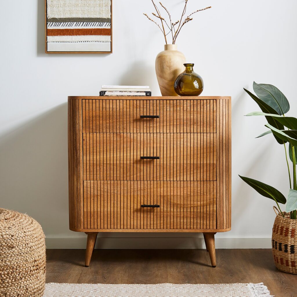 Chests of drawers for the bedroom