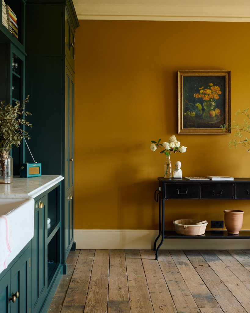 Colored walls in the kitchen