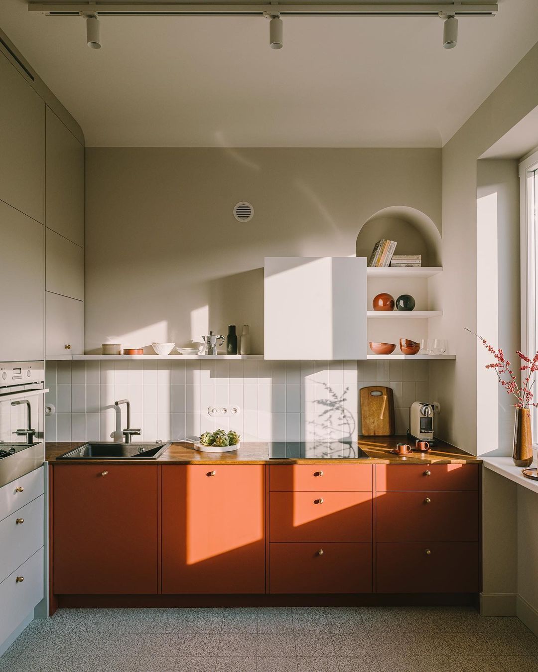 Colorful design of the kitchen that will liven up your home