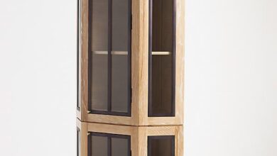 Corner Hutch