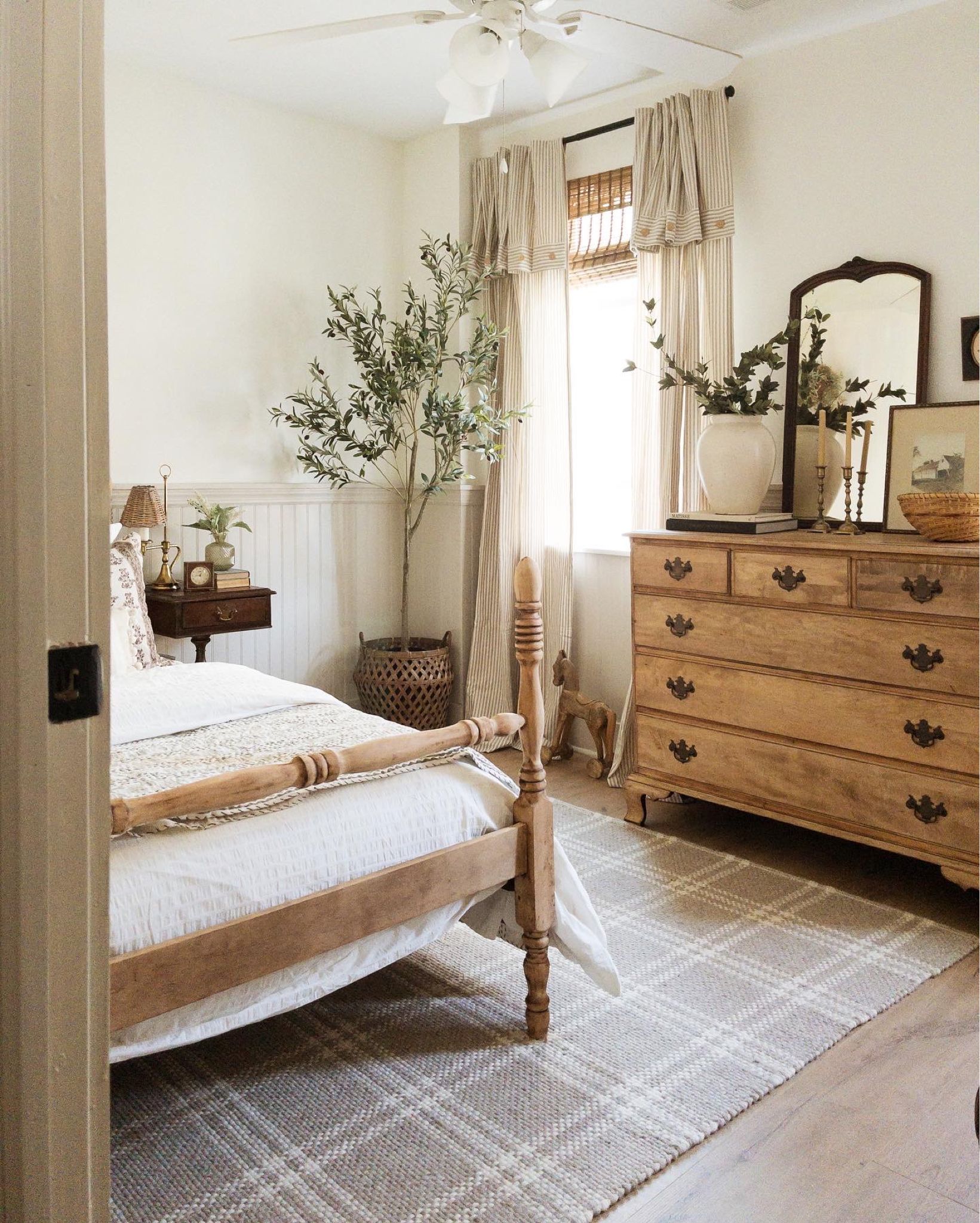 Country style bedroom ideas for a cozy and charming retreat