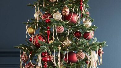 Decorate the Christmas tree