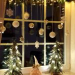 Decorate the Christmas tree