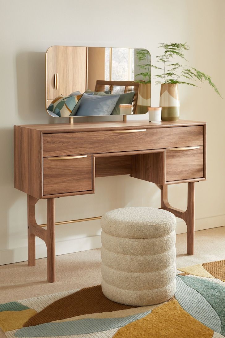 Dressing Tables Elegant Vanity Setups for your Bedroom Oasis