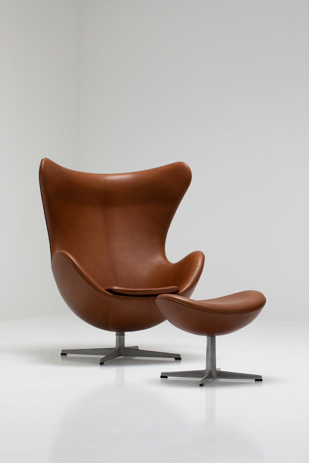 Egg Chairs The Stylish and Modern Seating Option for Your Living Space