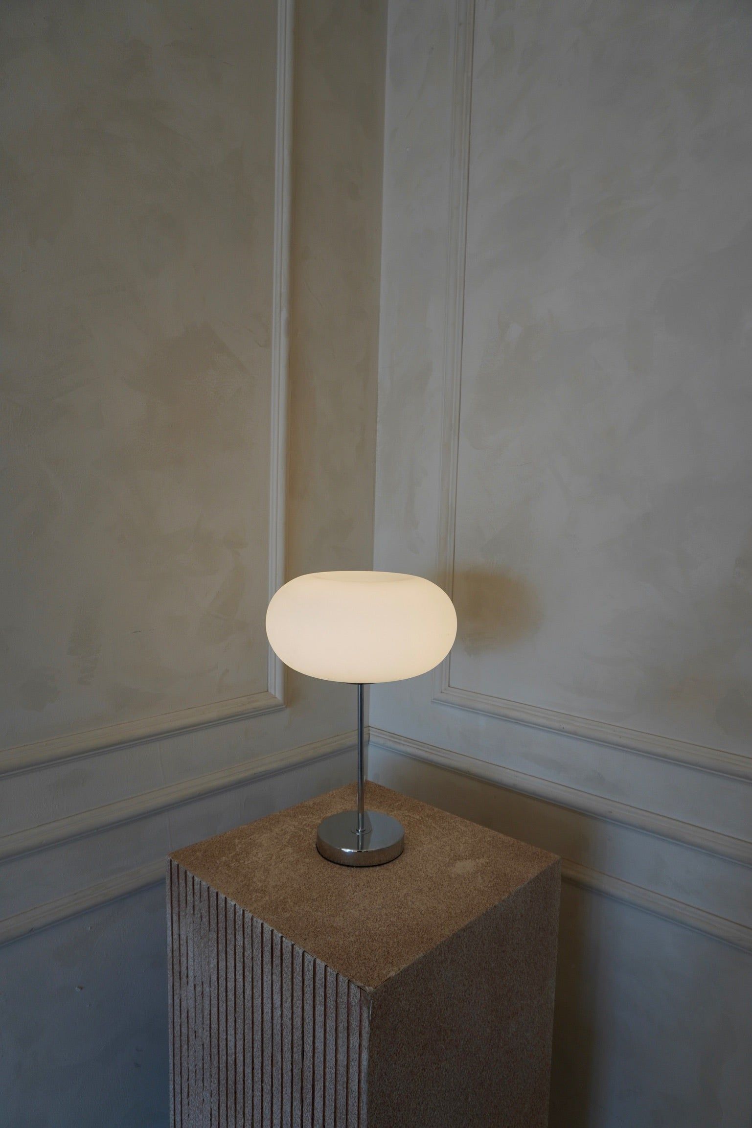 Floor lamp with table Versatile and Convenient Lighting Solution for Your Living Space