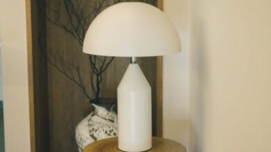 Go to the white lamp table