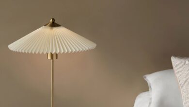 Go to the white lamp table