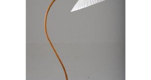 Gooseneck floor lamp