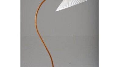 Gooseneck floor lamp