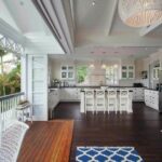 Kitchen in U-shape with bar
