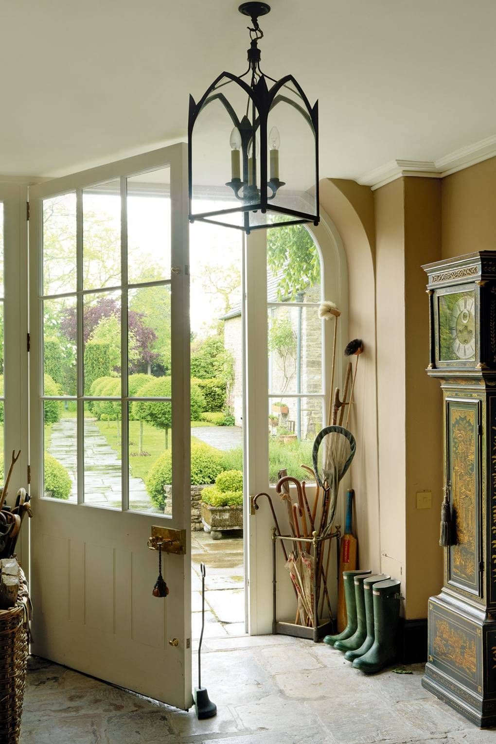 Lighting in the Country House Style – Enhancing the Rural Elegance