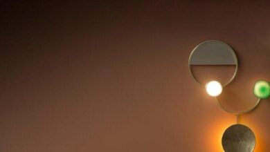 Lighting with wall lamp