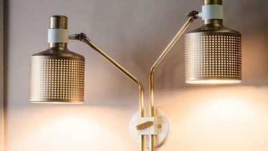 Lighting with wall lamp