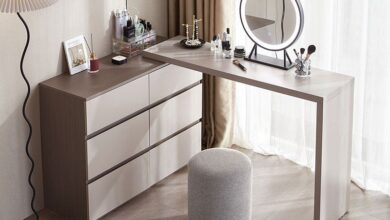Makeup tables