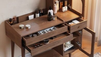 Makeup tables